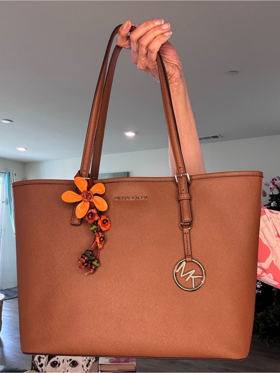 Michael Kors Handbags - Michael Kors Jet Set travel tote in luggage brown saffiano leather